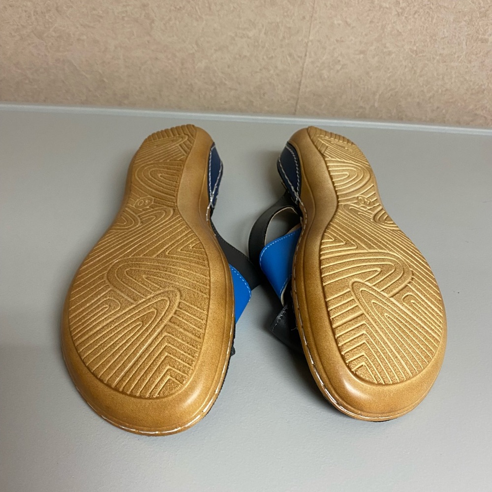 Sandals - Picture 3 of 3